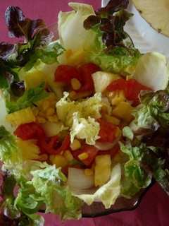 Una foto de Ensalada combinada tropical