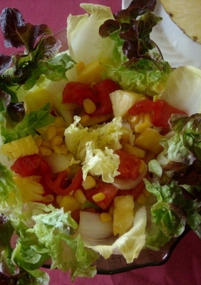 Una foto de Ensalada combinada tropical
