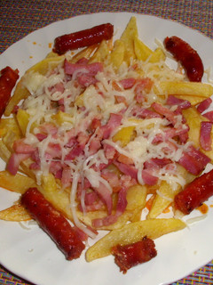 Una foto de Patatas con bacon y mozzarella