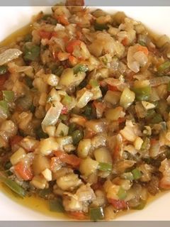 Una foto de Pescado con sofrito de berenjenas
