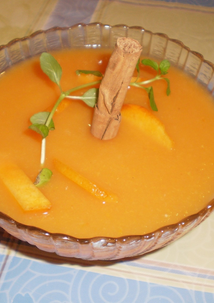 Una foto de Gazpacho de tomate con melocotón