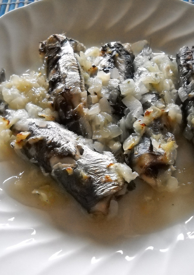 Una foto de Sardinas encebolladas al horno