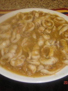Una foto de Chipirones o calamares en salsa