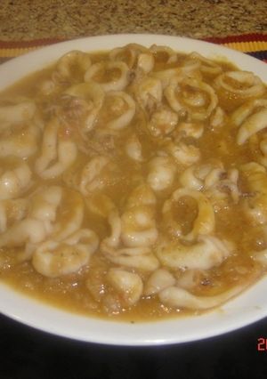 Una foto de Chipirones o calamares en salsa