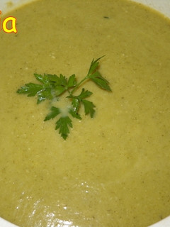 Una foto de Crema fría de calabacín y requesón