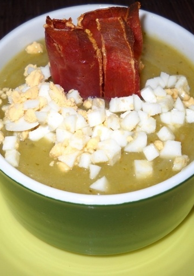 Una foto de Puré de verduras frío con jamón
