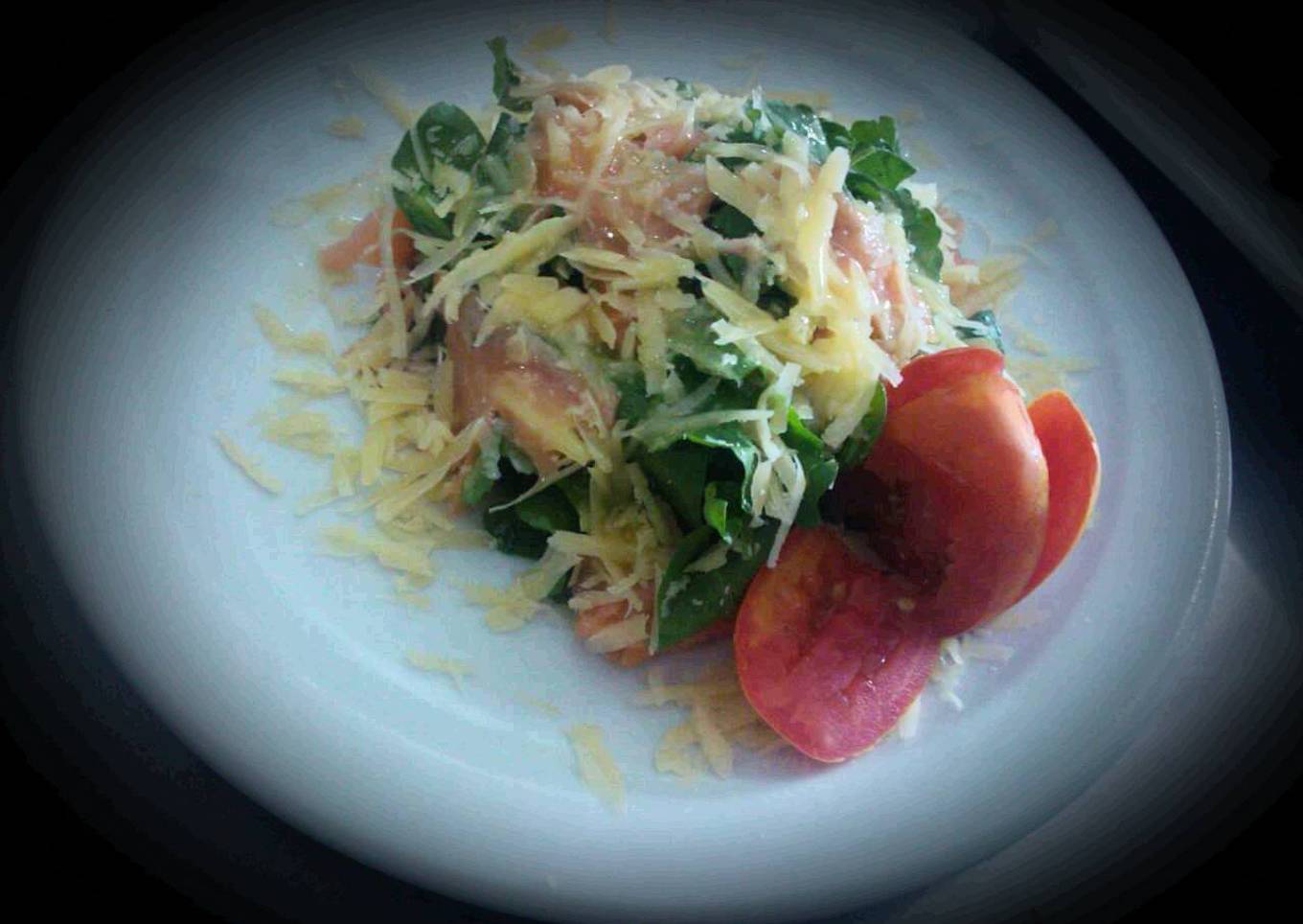 Ensalada de rúcula, jamón serrano y parmesano