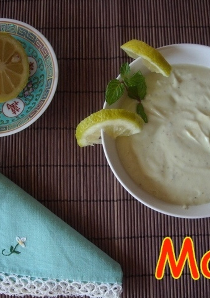 Una foto de Dip de crema de aguacates con roquefort
