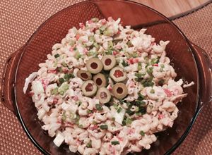 Una foto de Ensalada de pasta y pollo asado estilo "Deli"