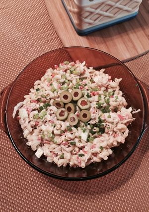 Una foto de Ensalada de pasta y pollo asado estilo "Deli"
