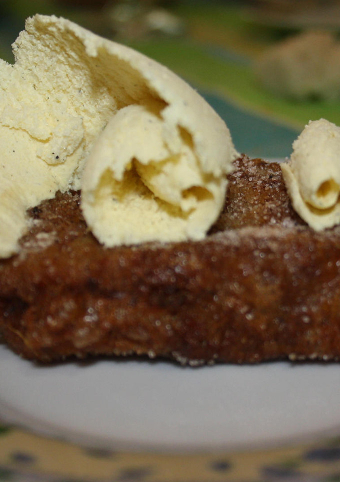 Una foto de Torrijas de café con helado de vainilla