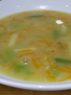 Una foto de Sopa de miso blanco con verduras