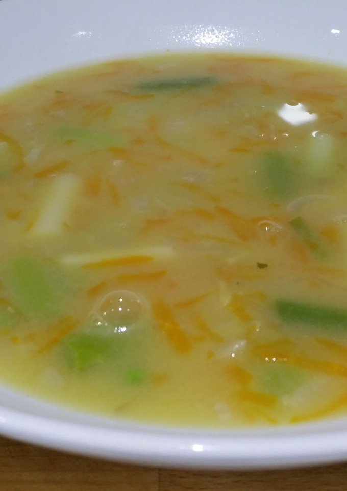 Una foto de Sopa de miso blanco con verduras