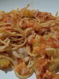 Una foto de Pasta integral con verduras