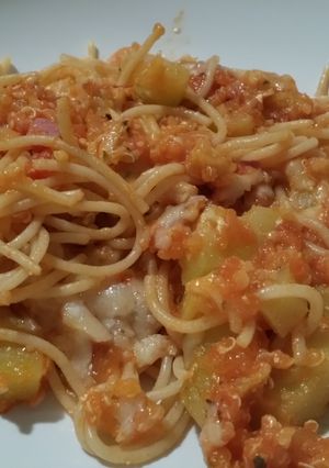 Una foto de Pasta integral con verduras