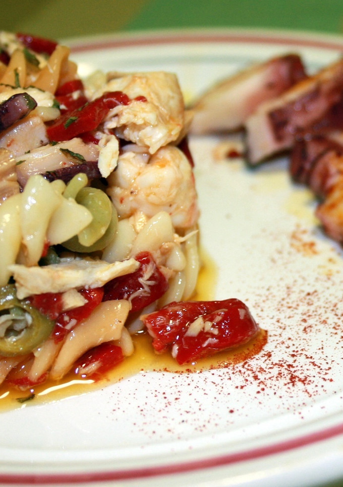 Una foto de Ensalada de pasta con "restos"