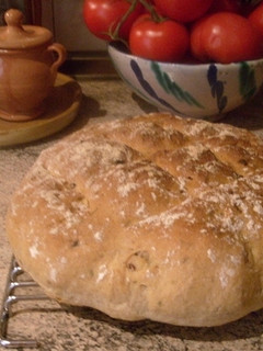 Una foto de Pan de ajo, cebolla y perejil