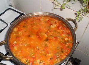 Una foto de Arroz a la primavera con macedonia de verduras