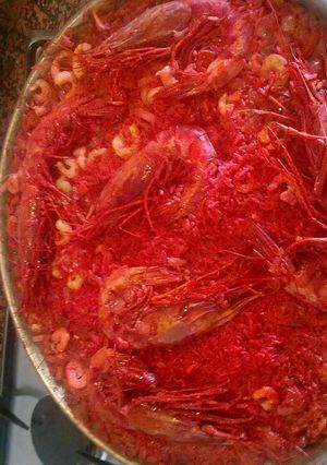 Una foto de Arroz rojo con carabineros