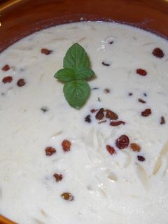 Una foto de Sopa fría de yogur, cebolla y sidra