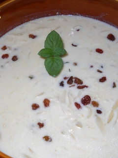 Una foto de Sopa fría de yogur, cebolla y sidra