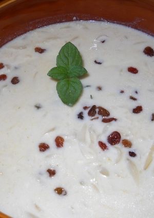 Una foto de Sopa fría de yogur, cebolla y sidra