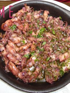 Una foto de Chipirones al ajo y perejil
