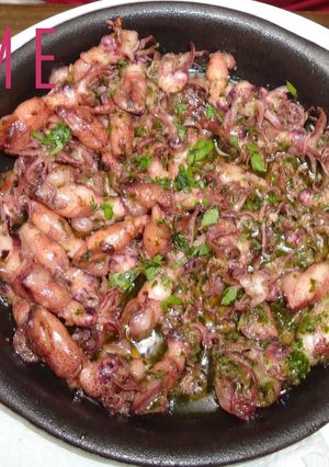 Una foto de Chipirones al ajo y perejil