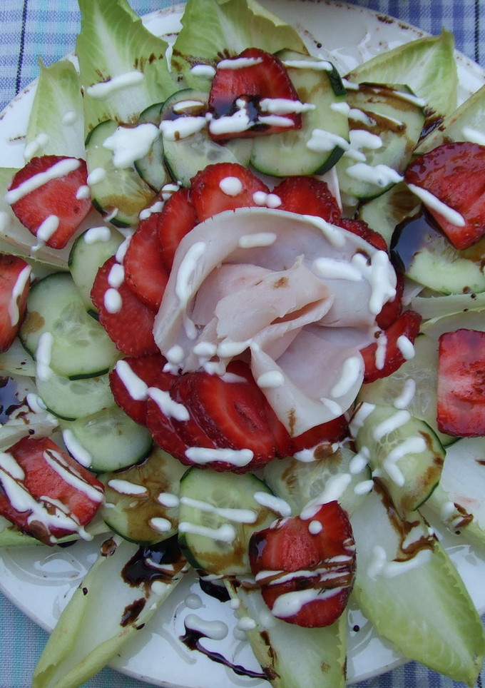 Una foto de Ensalada de fresas con jamón