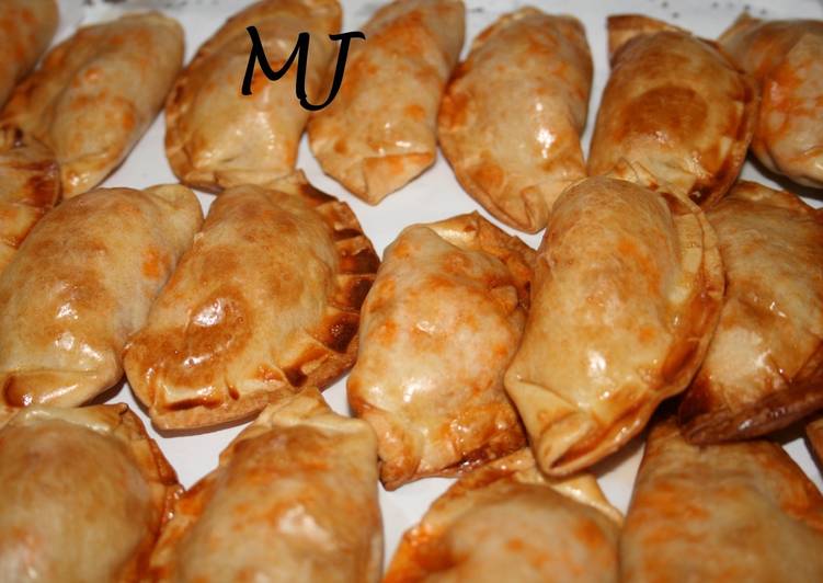 Empanadas de pavo en salsa boloñesa