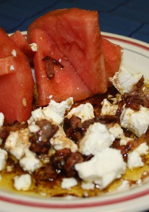 Una foto de Laminado de sandía con queso fresco