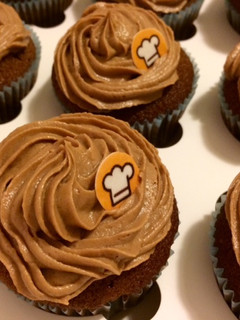 Una foto de Cupcakes de chocolate con mermelada de frambuesa