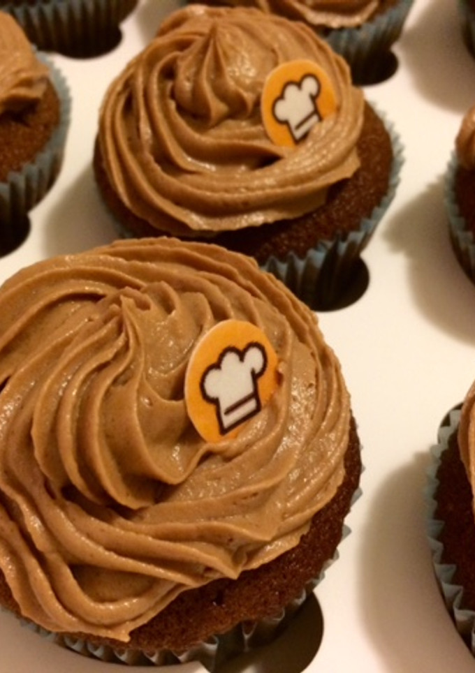 Una foto de Cupcakes de chocolate con mermelada de frambuesa