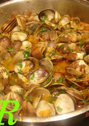 Una foto de Almejas a la marinera picantes