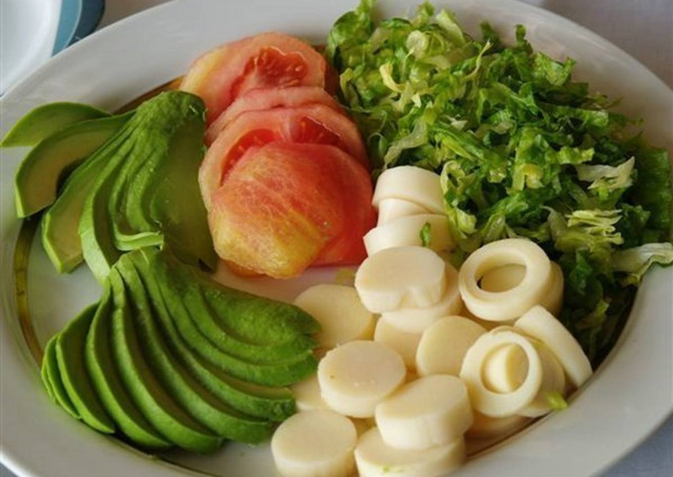 Ensalada de palmitos y aguacate