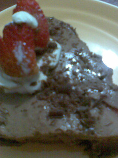 Una foto de Mousse de chocolate y fresas