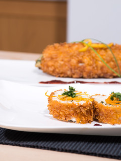 Una foto de Rolls rellenos con espinacas, piñones y queso feta