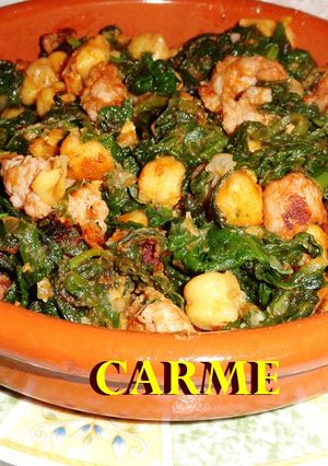 Una foto de Revuelto de acelgas y garbanzos con salchichas