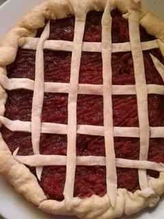 Una foto de Pasta frola de dulce de membrillo casera