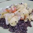 Verduras agridulces con quinoa negra