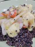 Verduras agridulces con quinoa negra