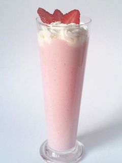 Una foto de Batido de fresas con nata