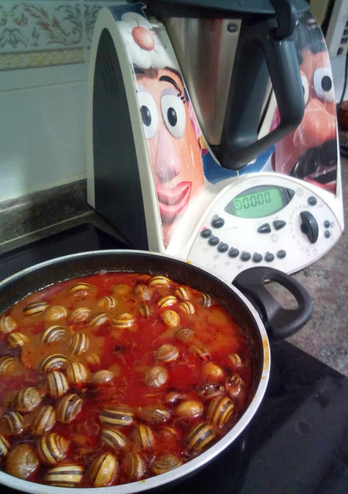 Una foto de Caracoles en salsa con thermomix 31
