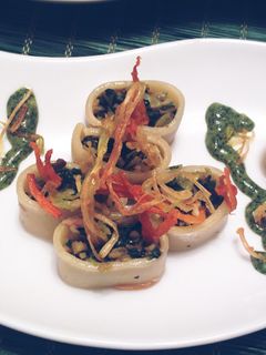 Una foto de Pasta calamari