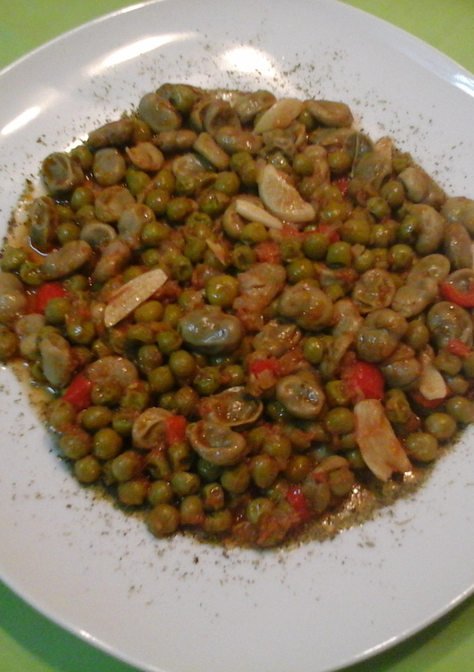 Una foto de Habitas y guisantes al vino de jerez