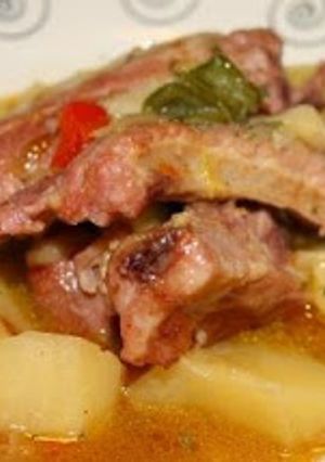 Una foto de Estofado de patatas con costillas