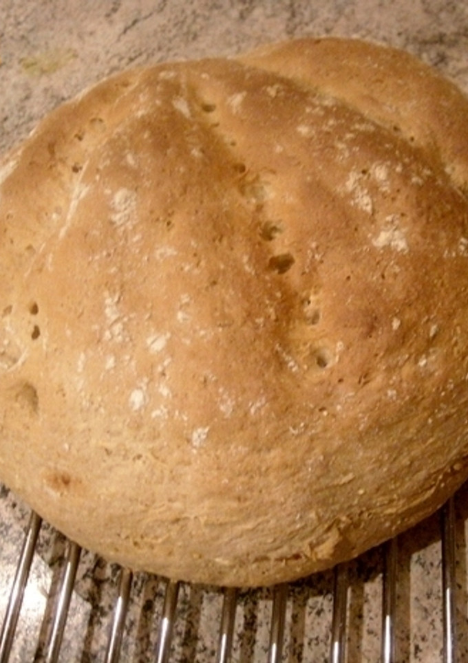 Una foto de Pan con leche y manzana