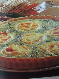 Una foto de Tarta de lechuga, queso de cabra y anchoas