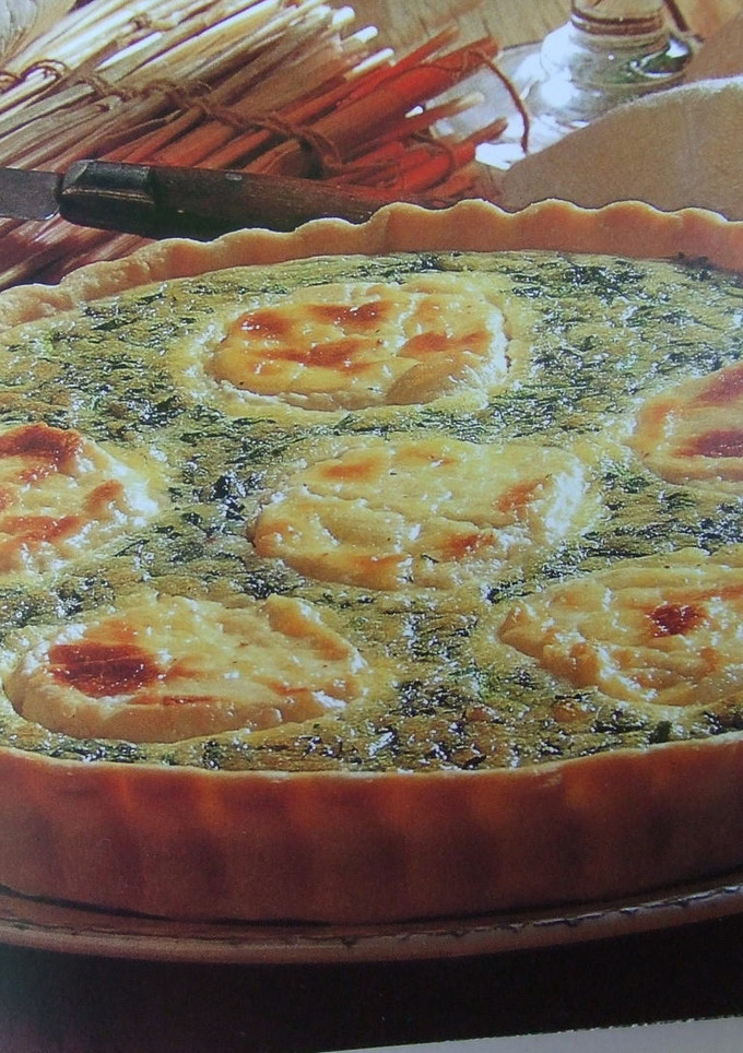Una foto de Tarta de lechuga, queso de cabra y anchoas