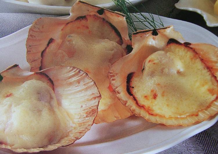 Vieiras gratinadas al ajillo